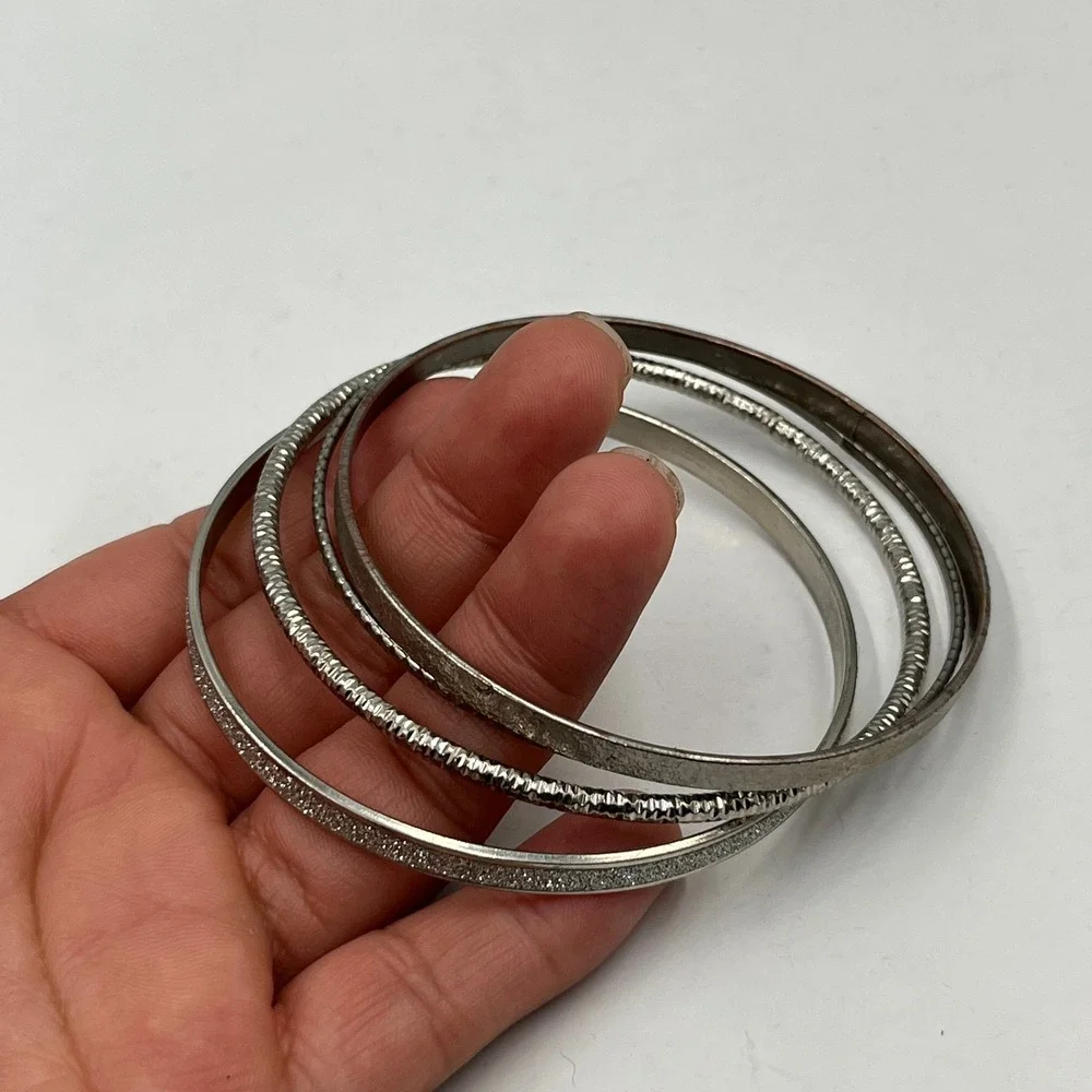 Vintage Stackable Silver-Tone Bangle Bracelets Set 4 Textured Dotted Glimmer - Picture 7 of 9